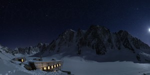 Clear night sky over Refuge d'Argentiere